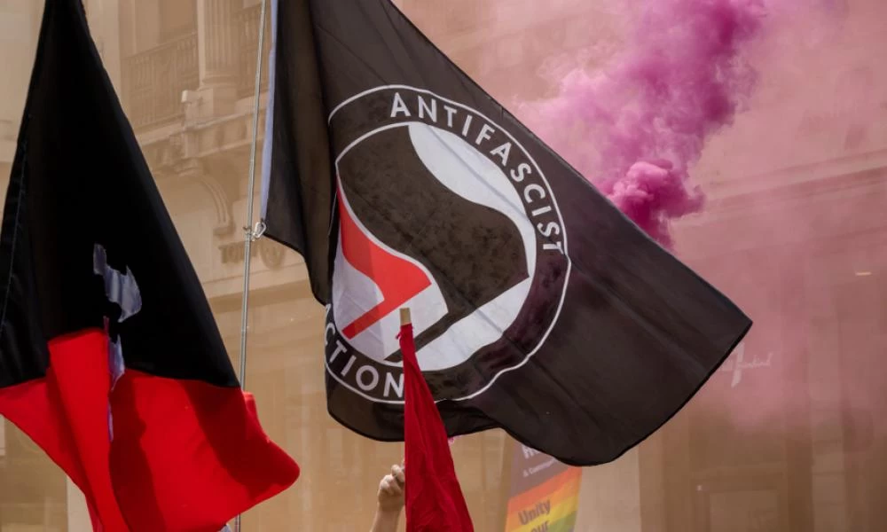 Σήμα κινδύνου! Η γερμανική Antifa ετοιμάζει βίαιες επιθέσεις κατά της αστυνομίας